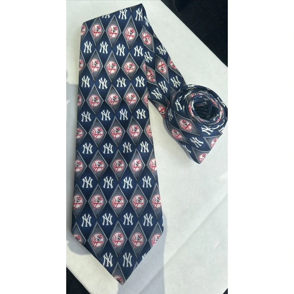 MLB Major League Baseball By Eagle Neckwear Mens NY Yankees All Over Neck Tie